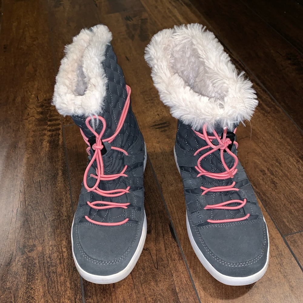 Helly Hansen size 6 boots